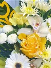 Florist choice in yellows and whites 