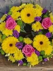 Bright and beautiful wreath 