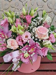 Butterfly hatbox in pinks 